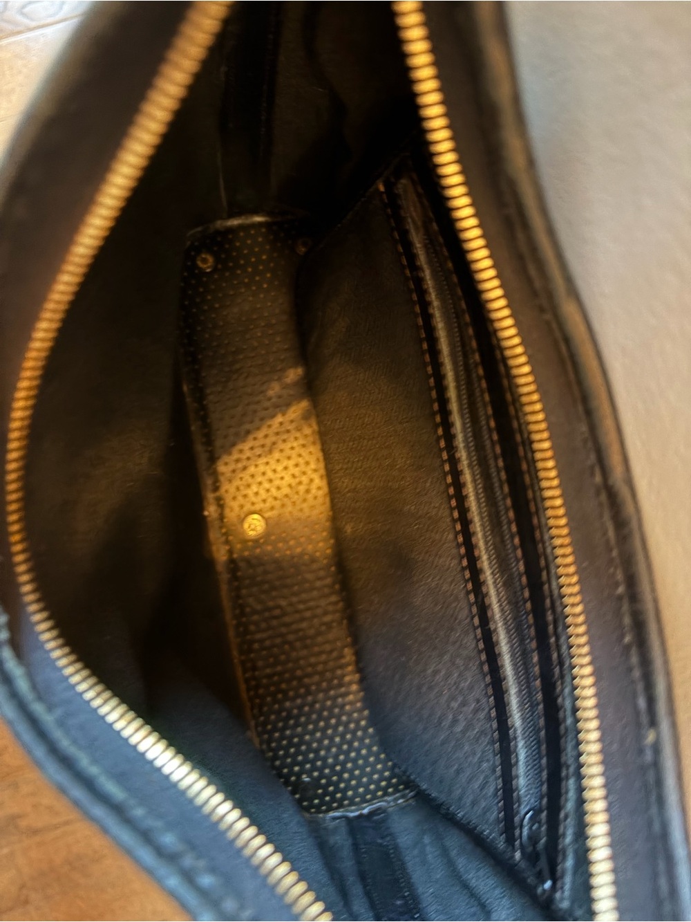 Dooney & Burke Pebbles Shoulder Bag with Brass Detailing - Picture 2 of 9